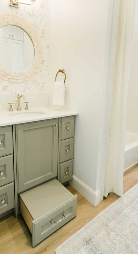 Bathroom cabinets West Warren Utah
