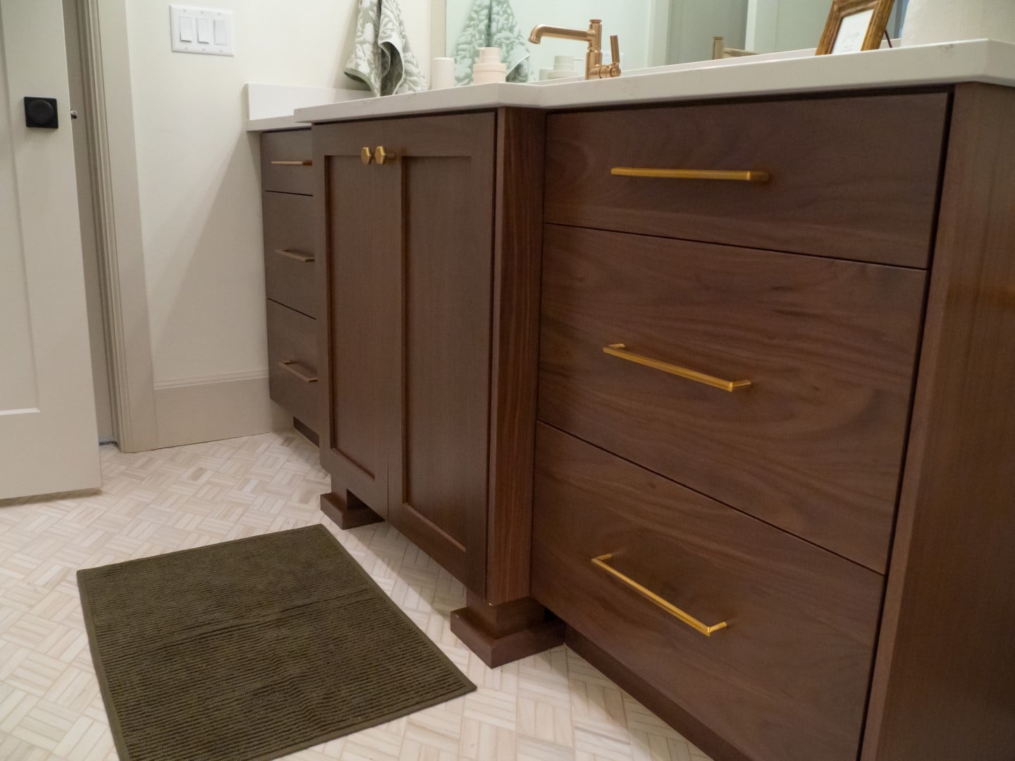 Humidity and Wood Cabinets: What Homeowners Should Know Humidity and Wood Cabinets