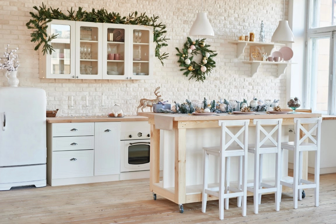 5 Festive Cabinet Decoration Ideas for the Holidays
